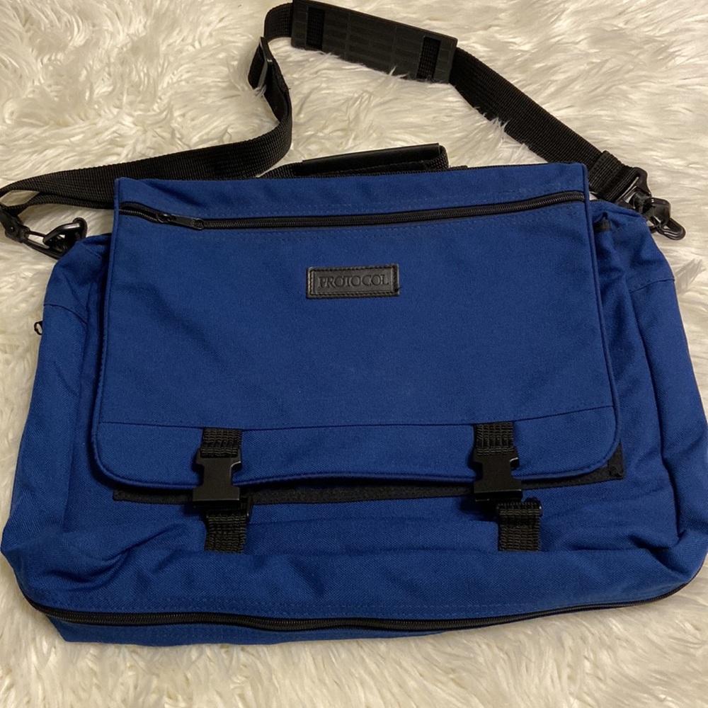 Protocol Shoulder Bag blue color excellent condition - Picture 10 of 12